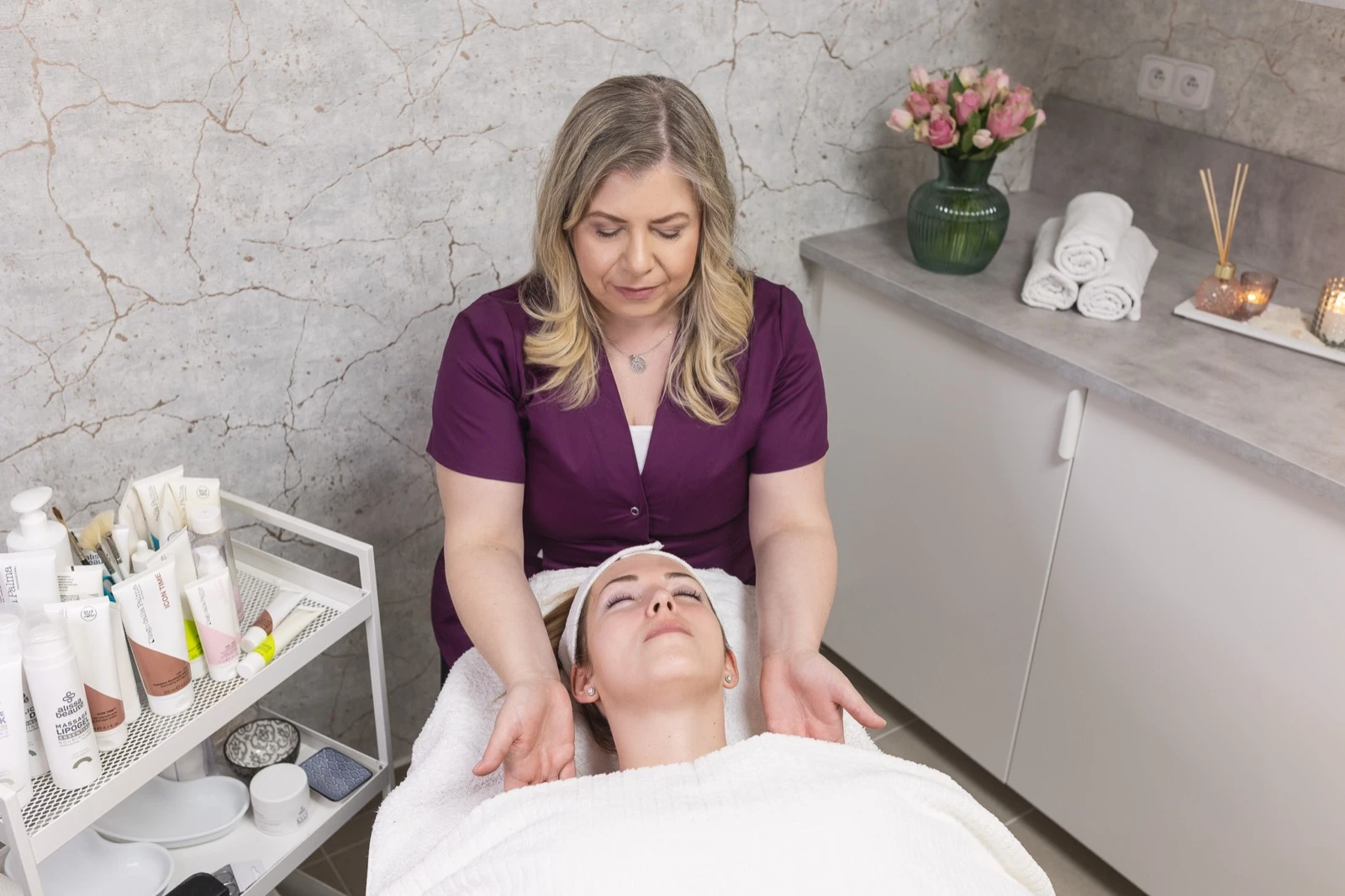 Dana Háková při kosmetickém ošetření v Danah Studio Brno